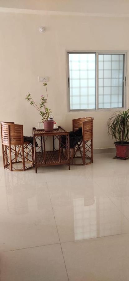 Untrained & Unplanned Apartment Jabalpur Exterior photo